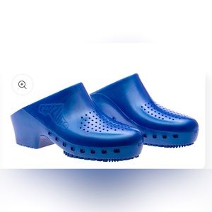 Calzuro Classic Clogs with holes, Metallic blue, size 36/37